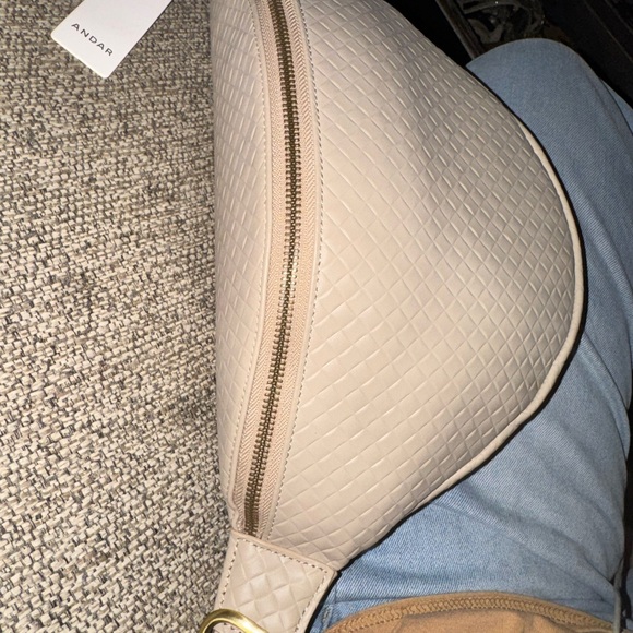 Andar Cream Crossbody Bag Leather Tatum